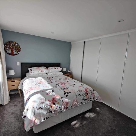 Fully Renovated Hillside Apartment Close To City Christchurch Esterno foto