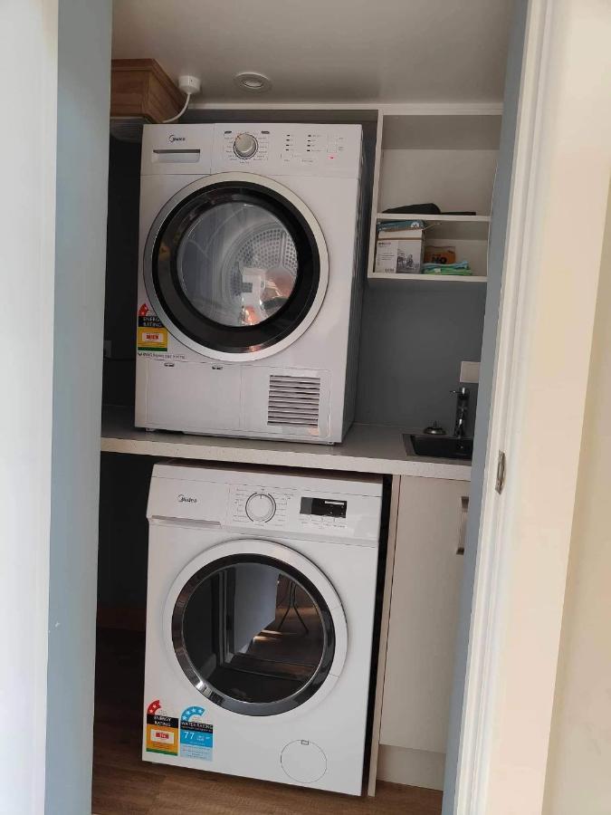 Fully Renovated Hillside Apartment Close To City Christchurch Esterno foto