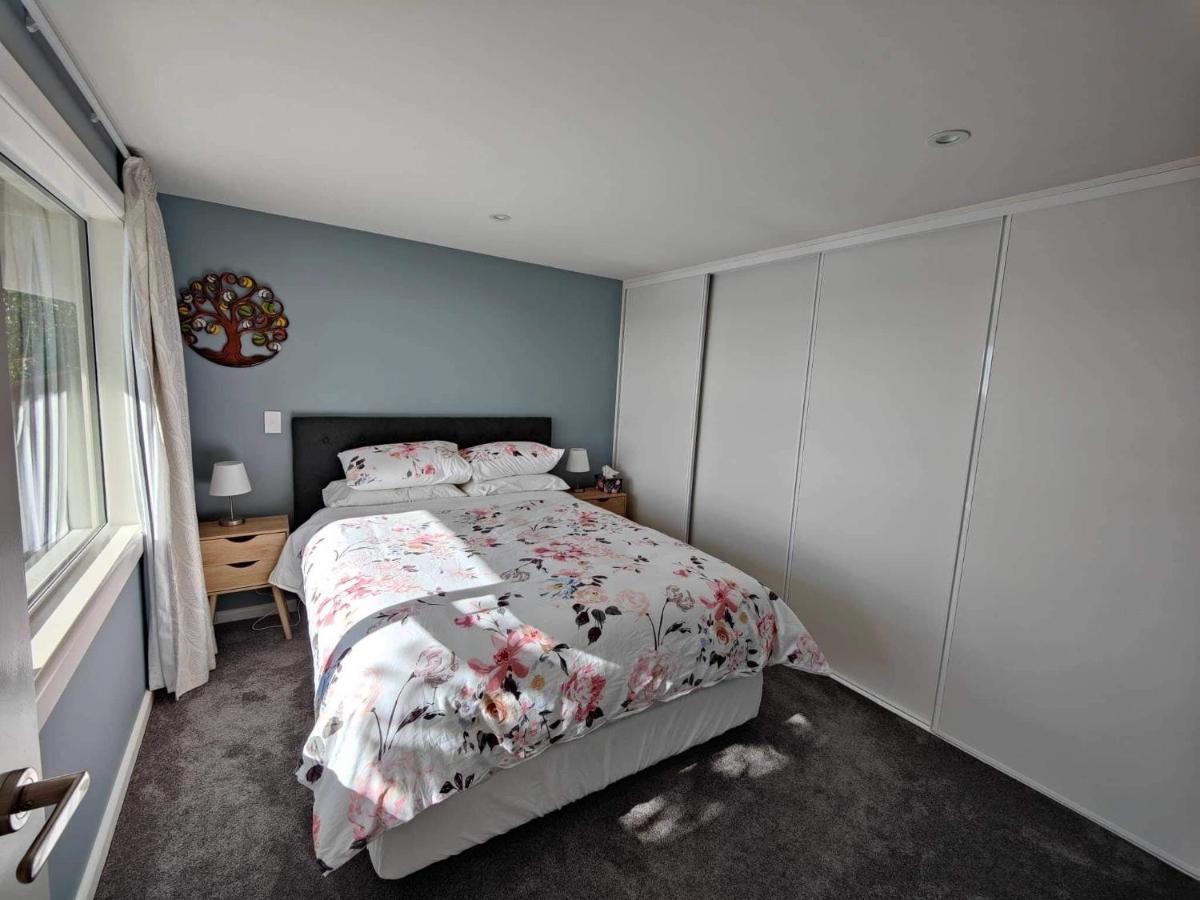 Fully Renovated Hillside Apartment Close To City Christchurch Esterno foto