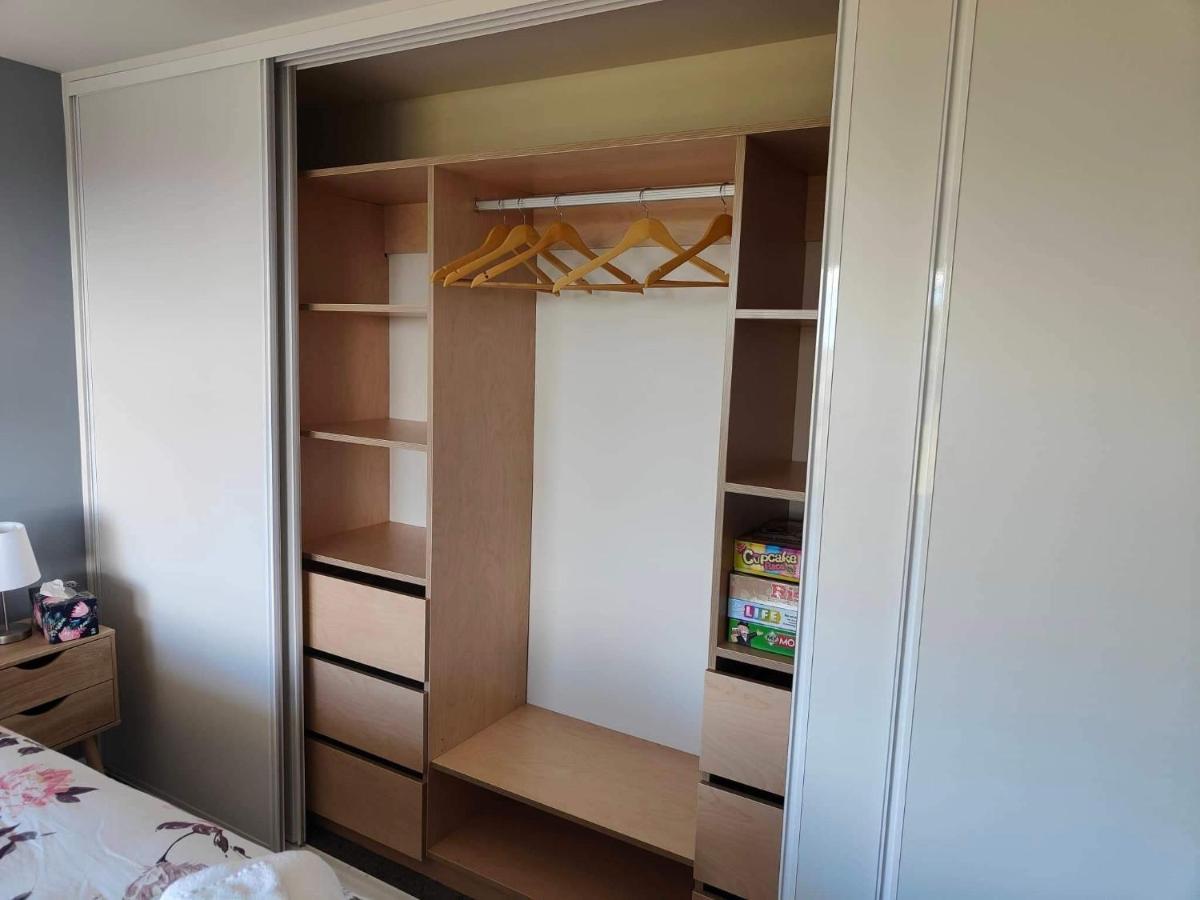 Fully Renovated Hillside Apartment Close To City Christchurch Esterno foto