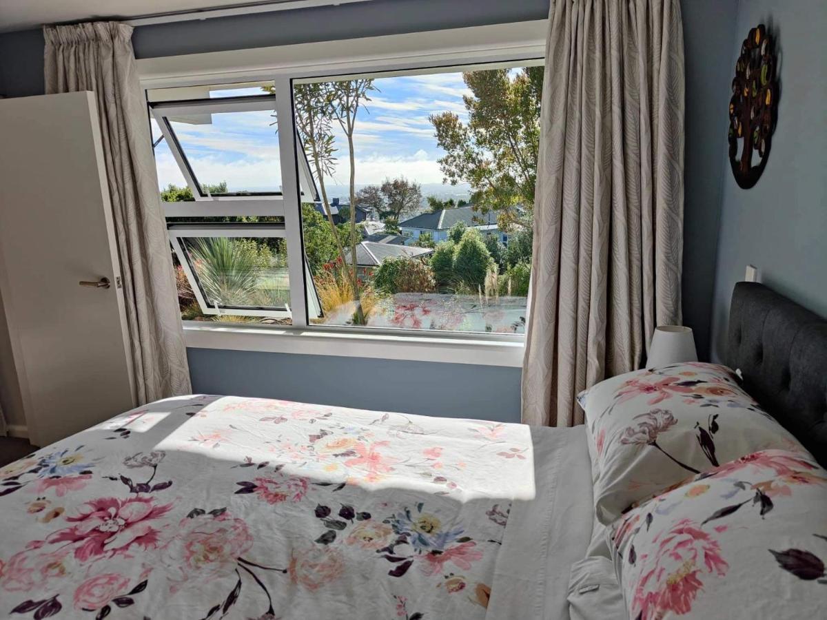 Fully Renovated Hillside Apartment Close To City Christchurch Esterno foto