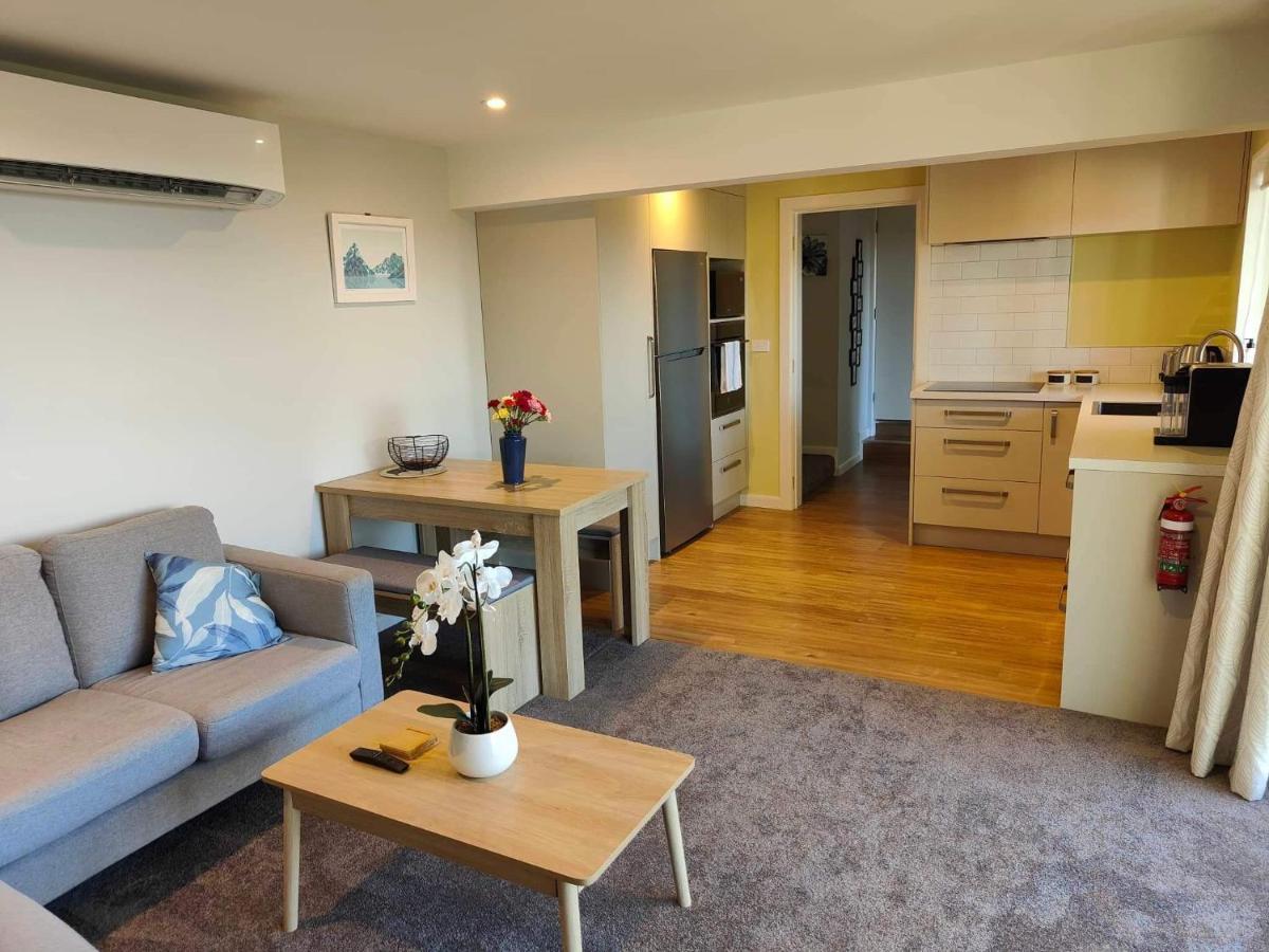 Fully Renovated Hillside Apartment Close To City Christchurch Esterno foto